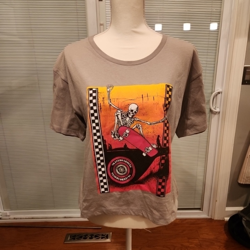 Womens skater style cropped top